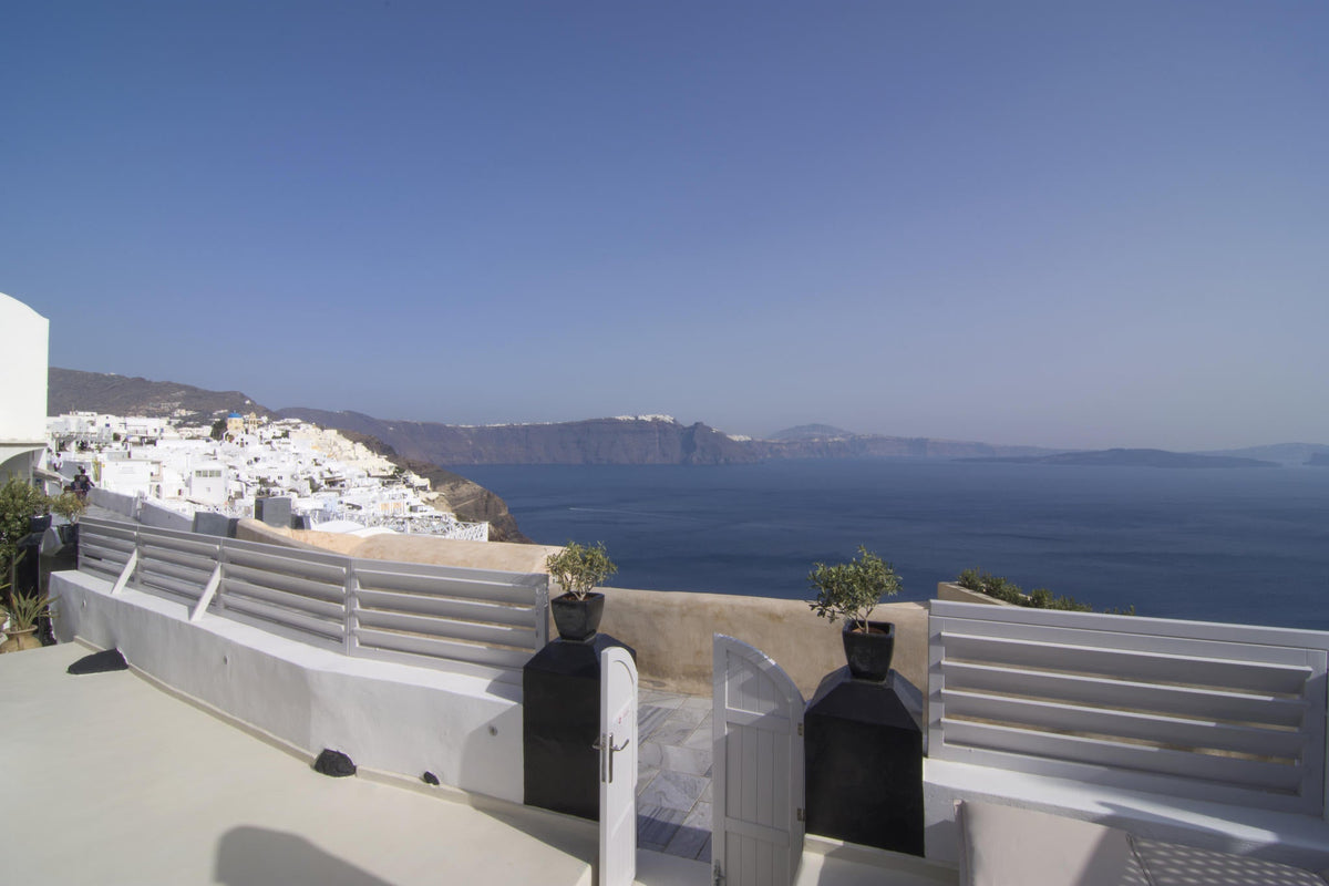 Junior Villa with Outdoor Heated Pool gallery image 9