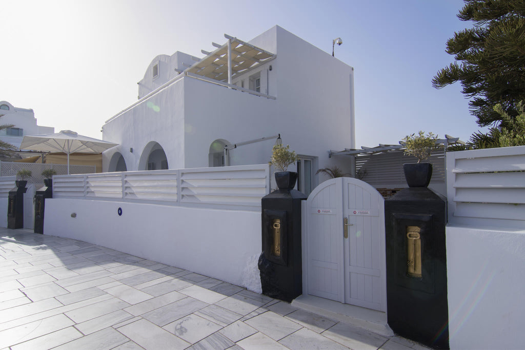 Junior Villa with Outdoor Heated Pool gallery image 11