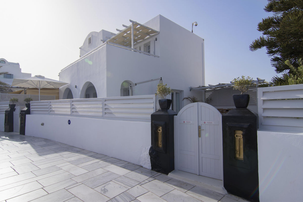 Junior Villa with Outdoor Heated Pool gallery image 11
