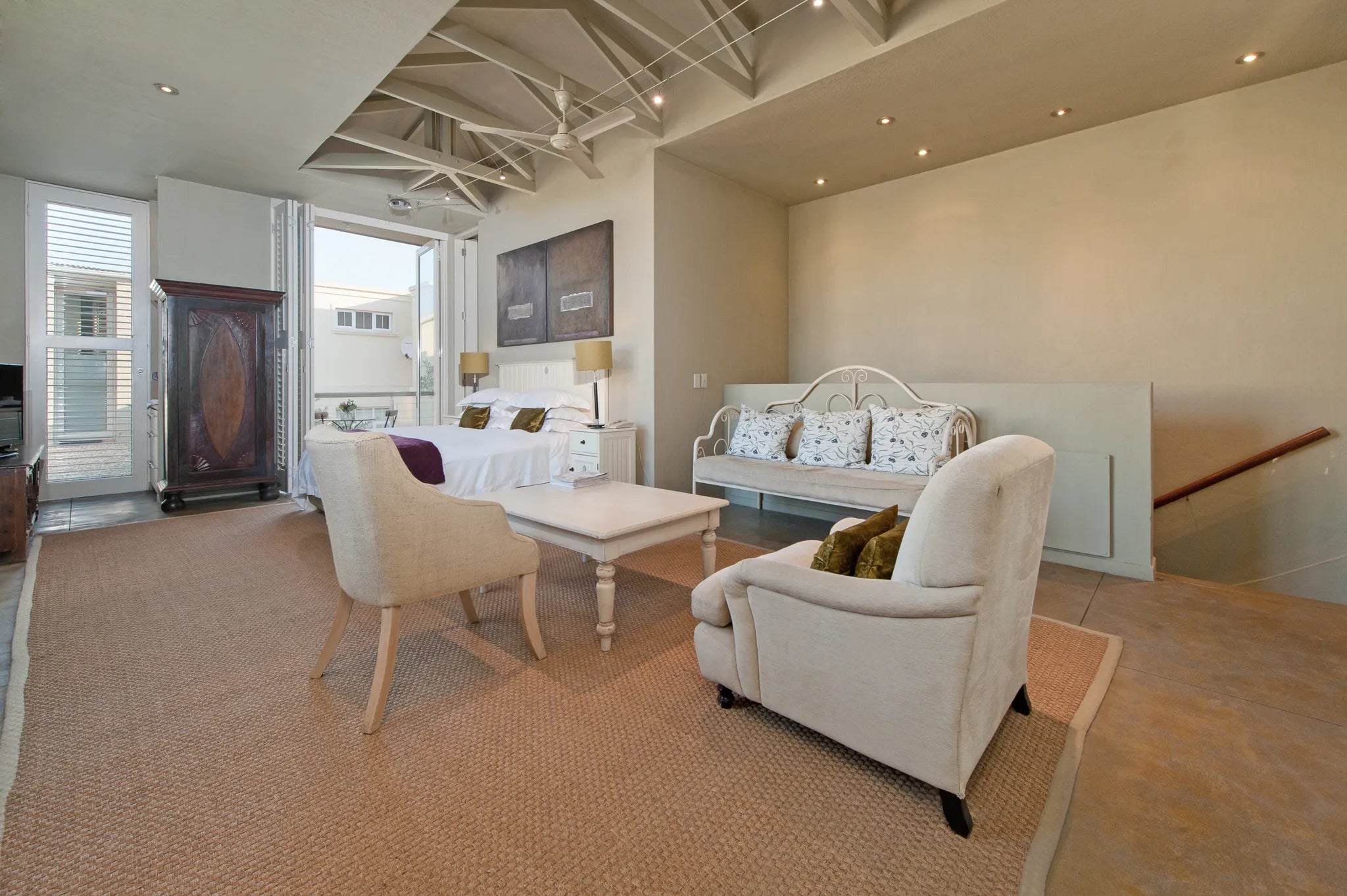 Room gallery image 24.