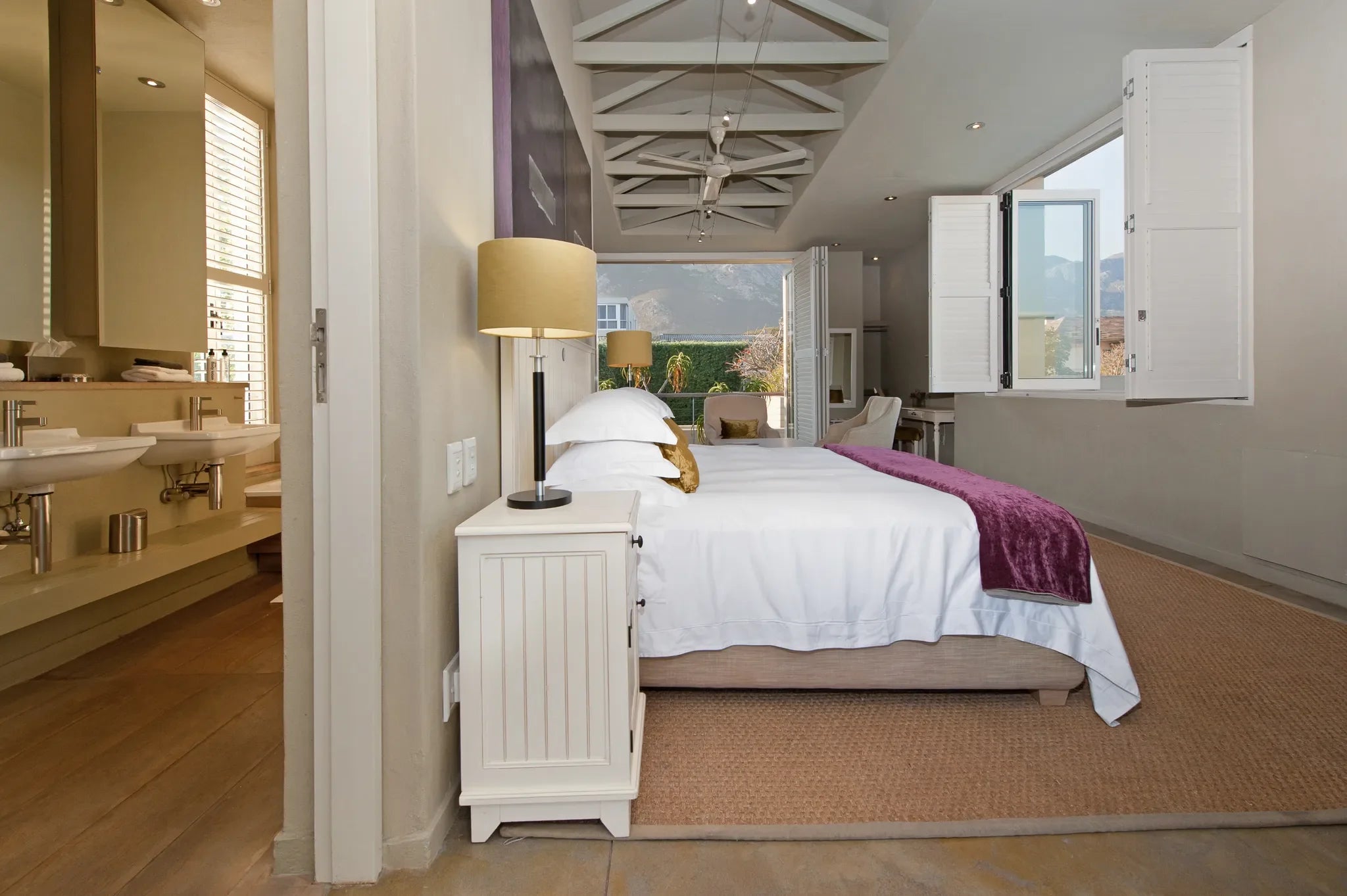 Room gallery image 32.