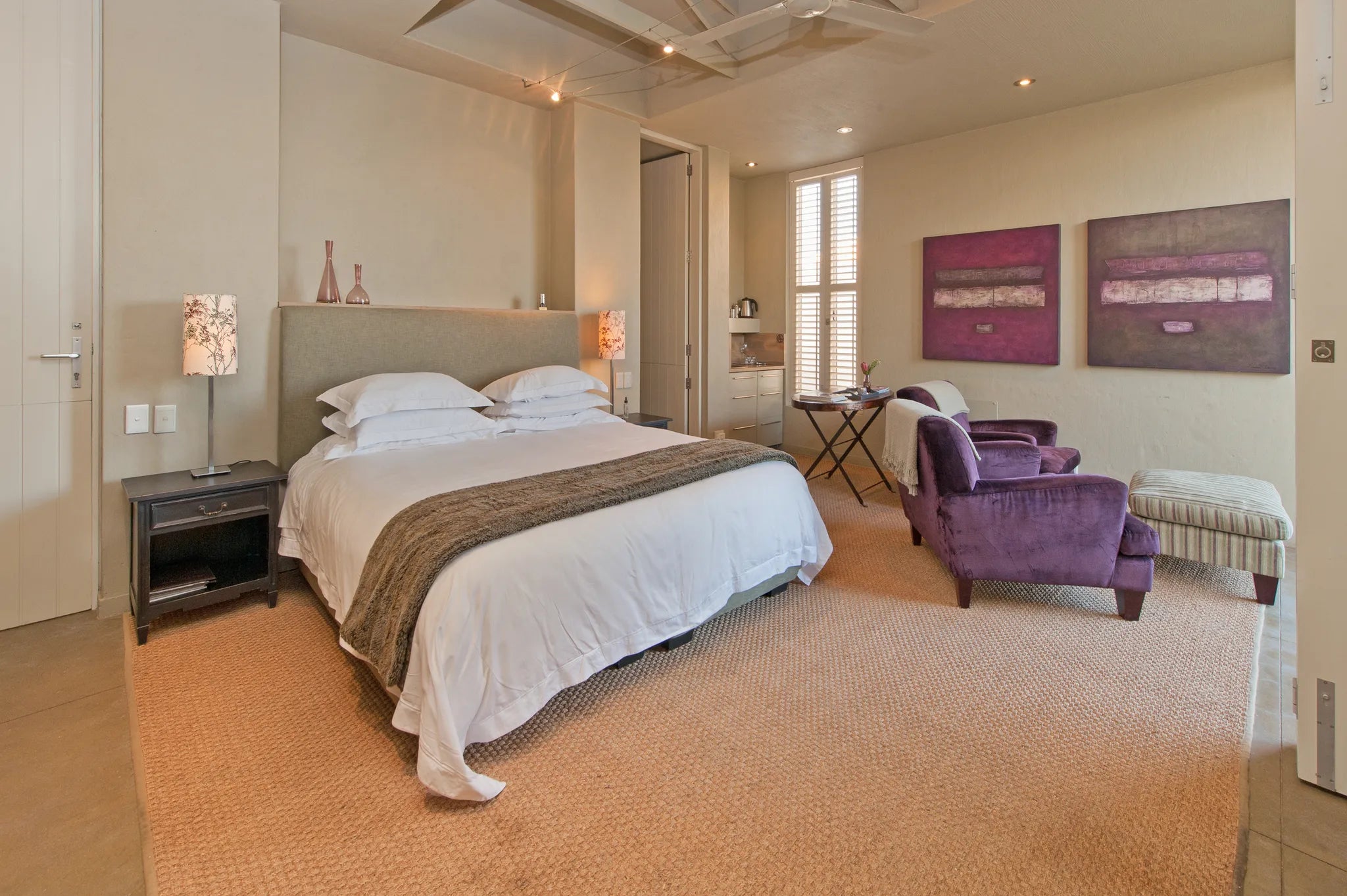 Room gallery image 38.