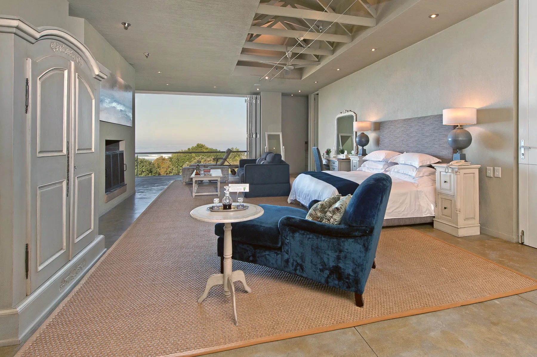 Southern right suite at Mosselberg on Grotto Beach, Hermanus, South Africa.