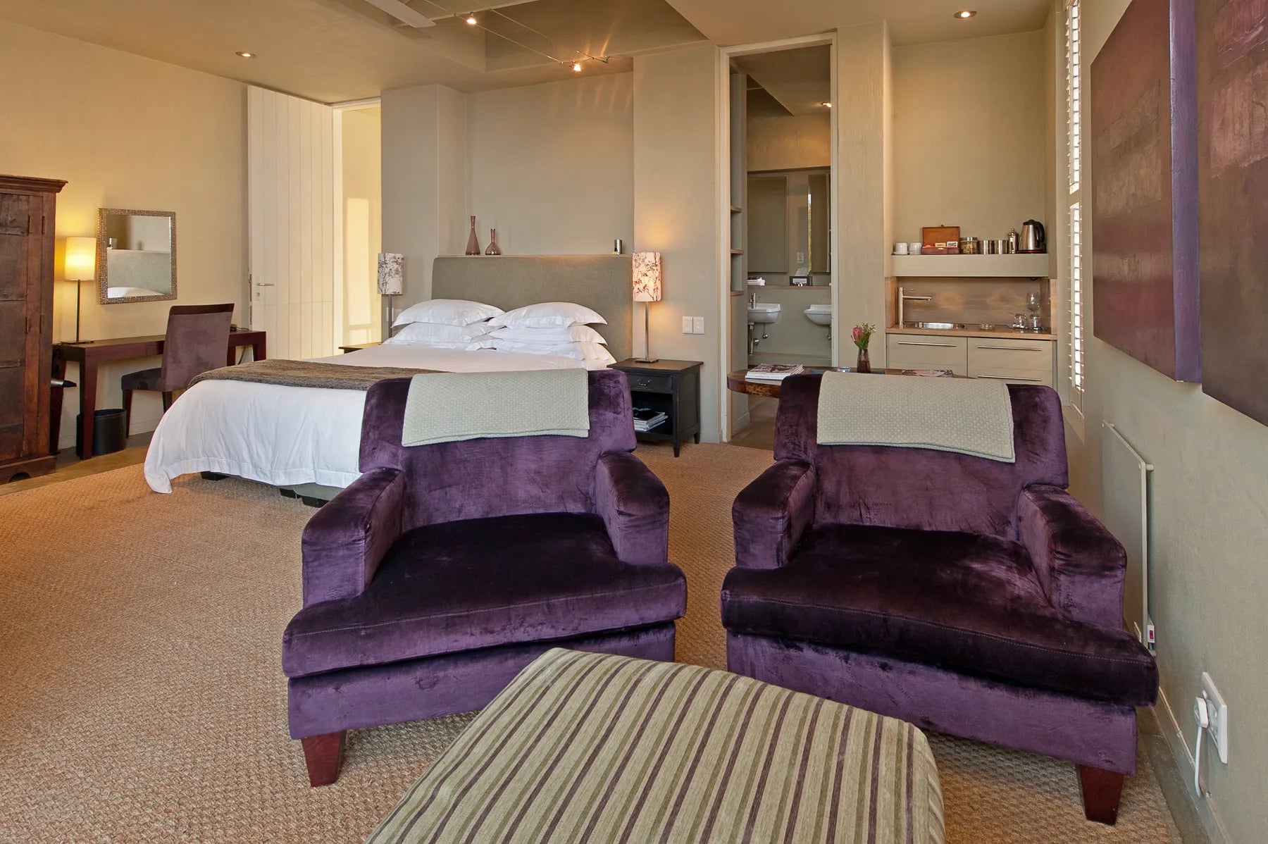 Room gallery image 3.