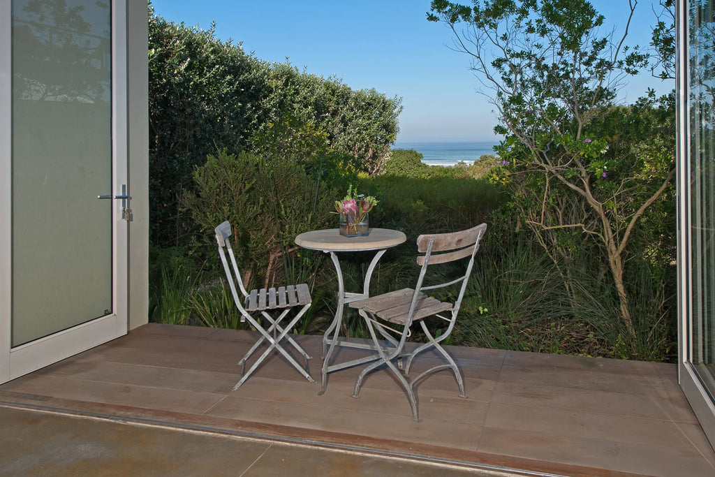 Fynbos executive suite at Mosselberg on Grotto Beach, Hermanus, South Africa.