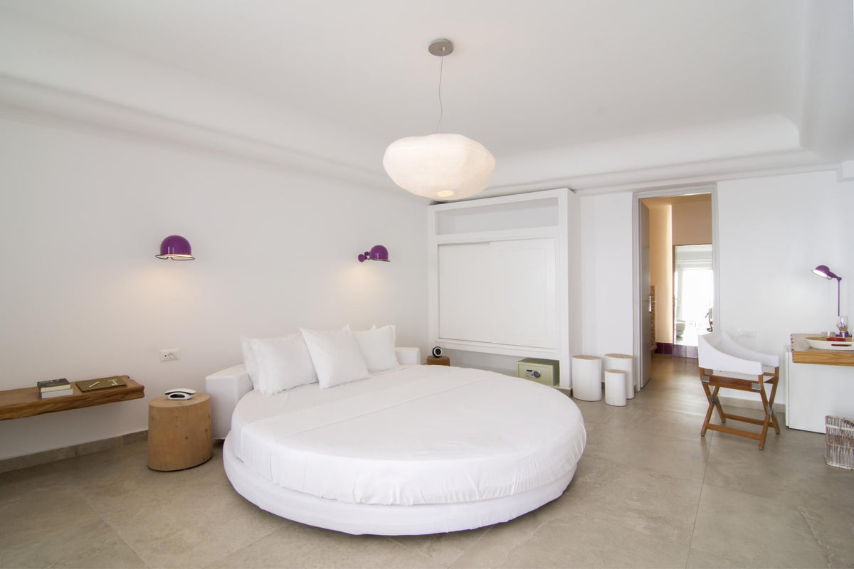 Premium Suite with Private Outdoor Hot Tub gallery image 12