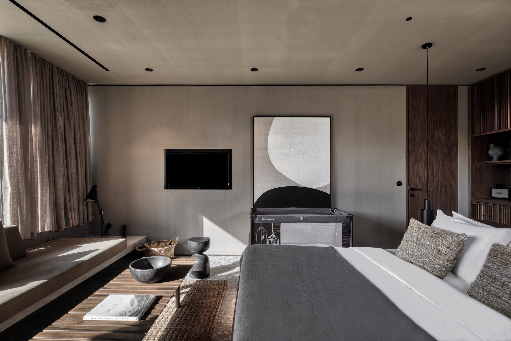Tropical Family Room, Shared Pool