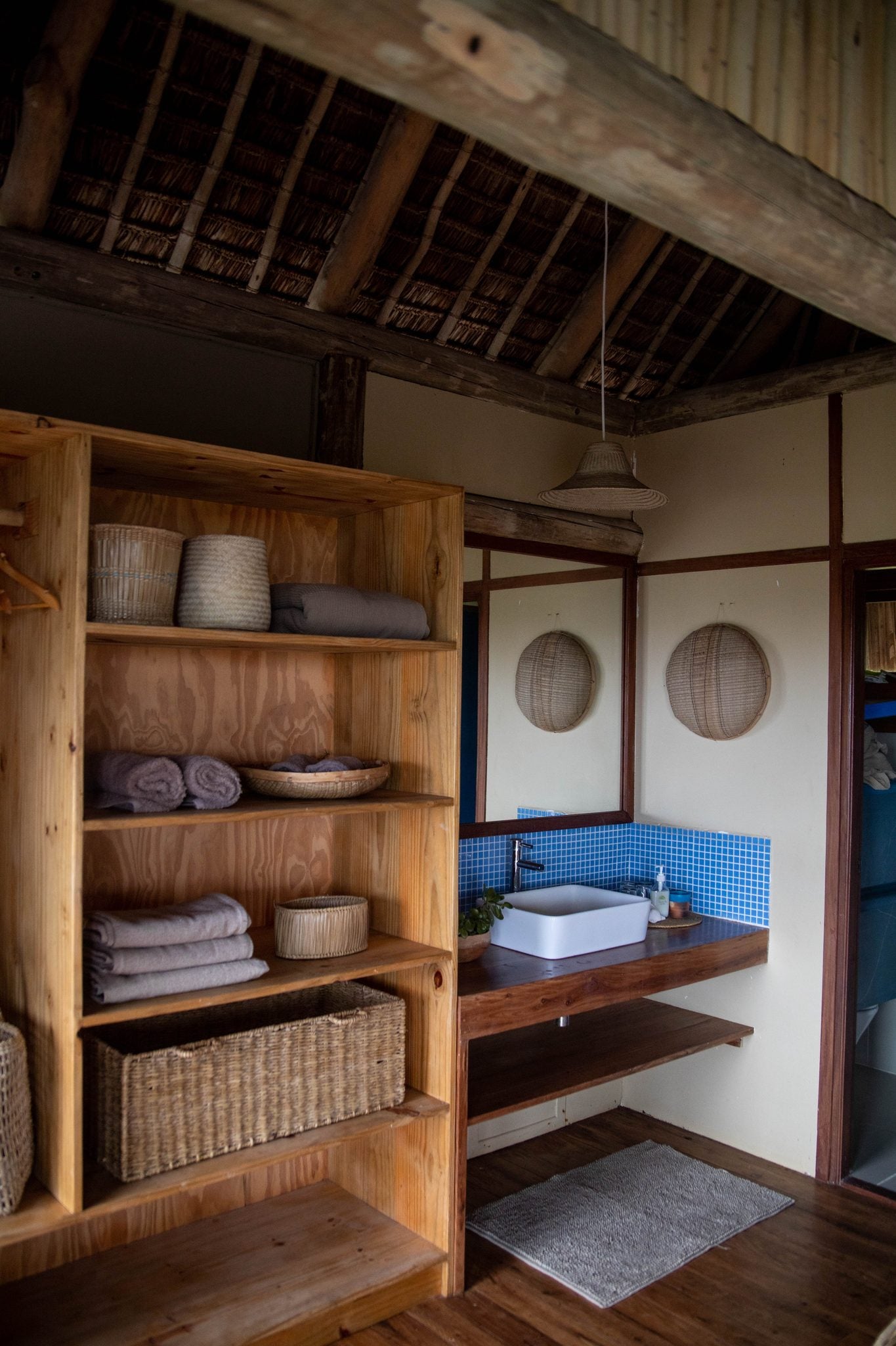 Deluxe King / Twin Room with deck sea views 