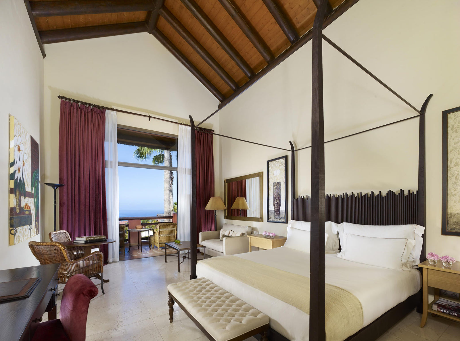 TAGOR’  VILLA ROOMS & SUITES