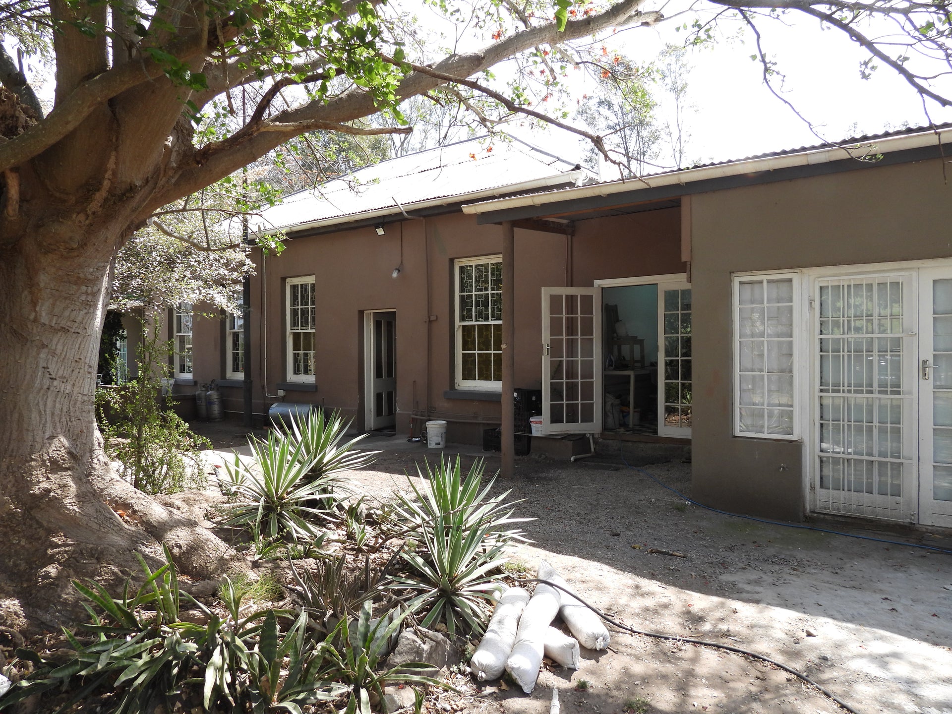 amakhala-volunteers-represented-by-safari-lodge