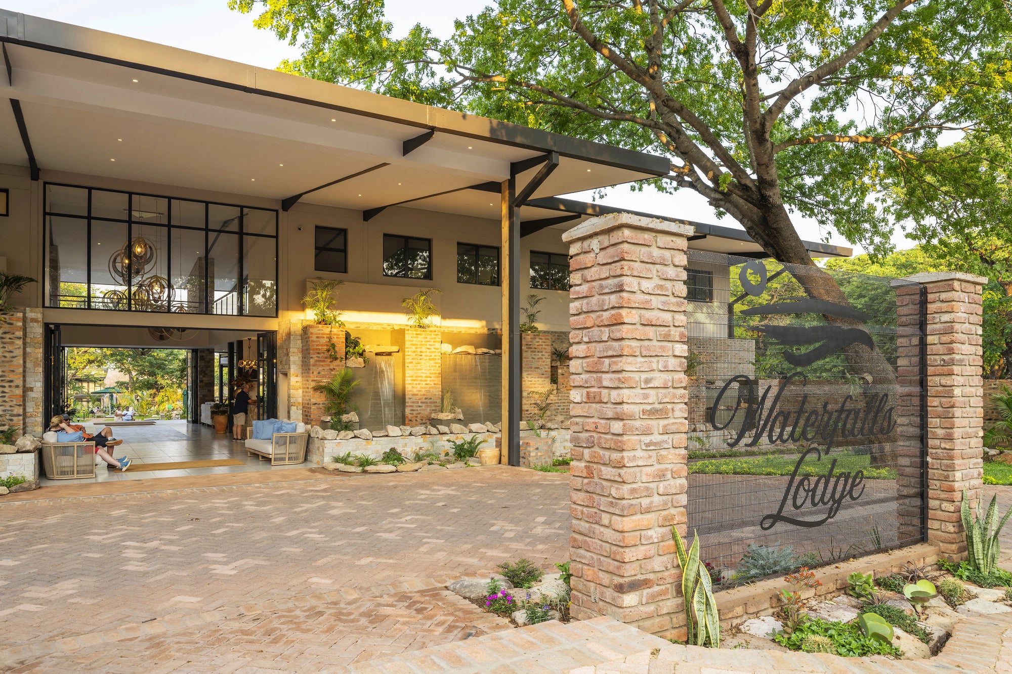 Waterfalls Lodge