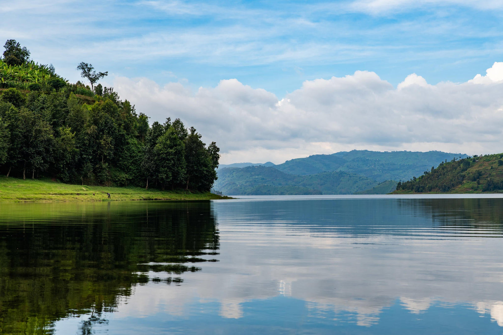 Wilderness Sabyinyo – A Trip To Twin Lakes