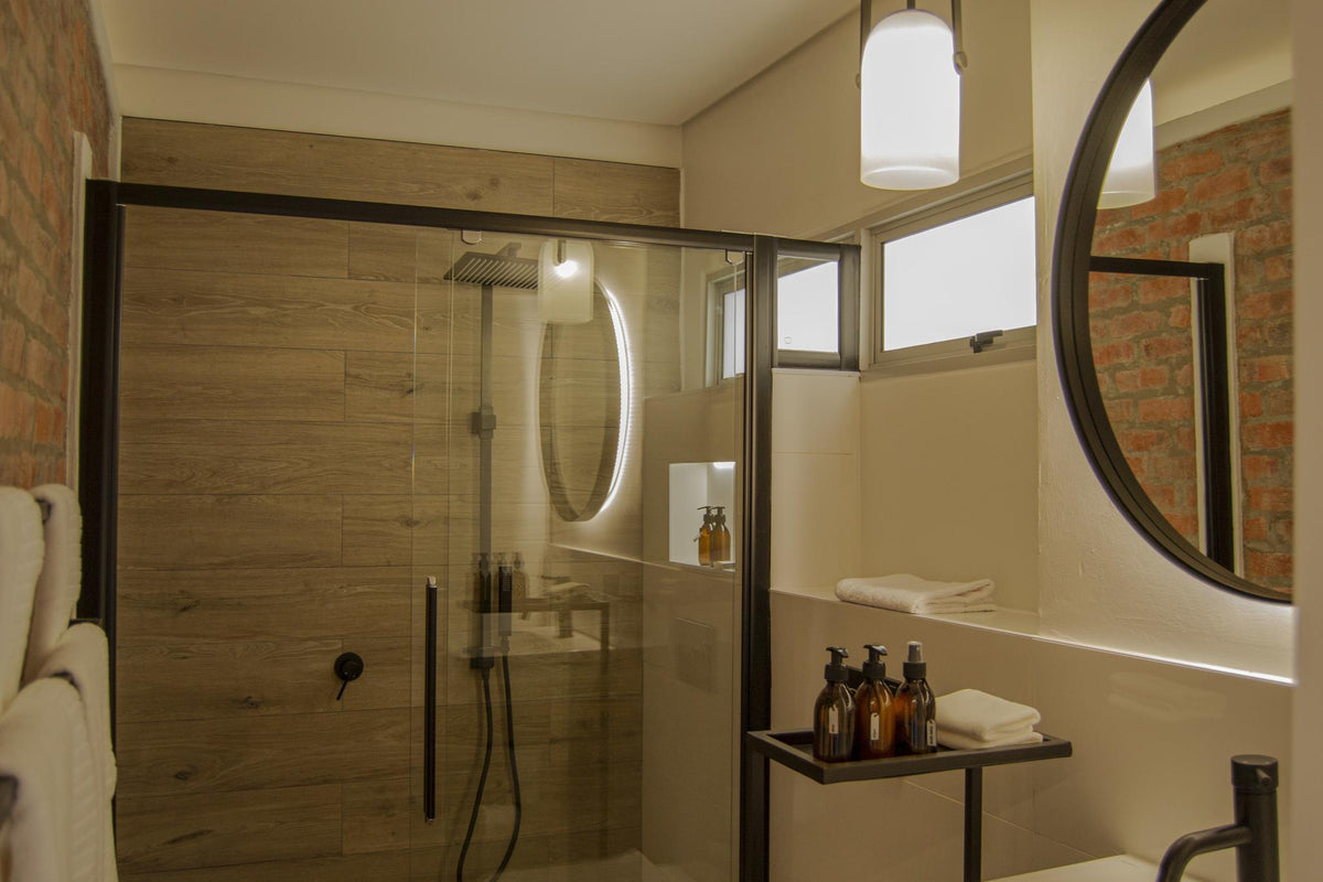 Ground Floor Luxury suite  gallery image 3